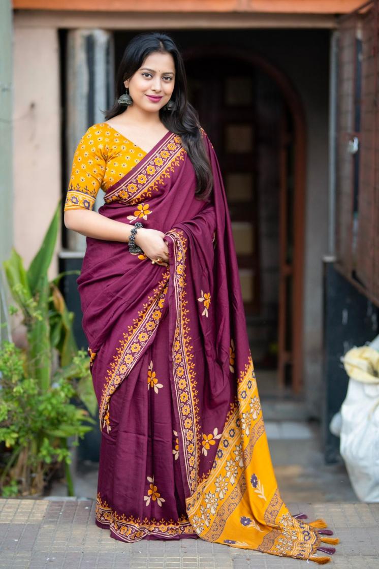 KC 825 Magic Mul Mul Ajrakh Printed Saree