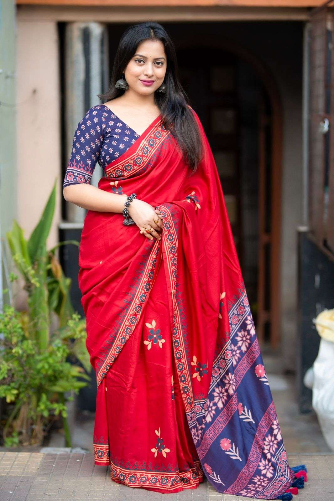 KC 825 Magic Mul Mul Ajrakh Printed Saree