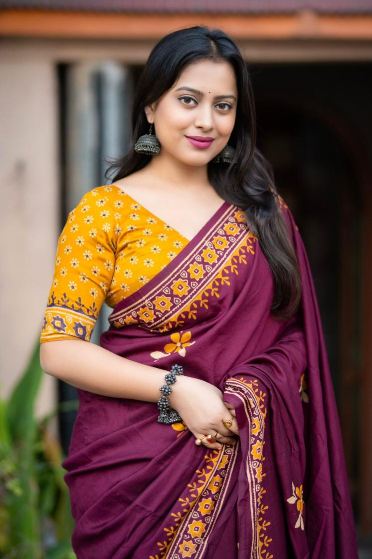 KC 825 Magic Mul Mul Ajrakh Printed Saree