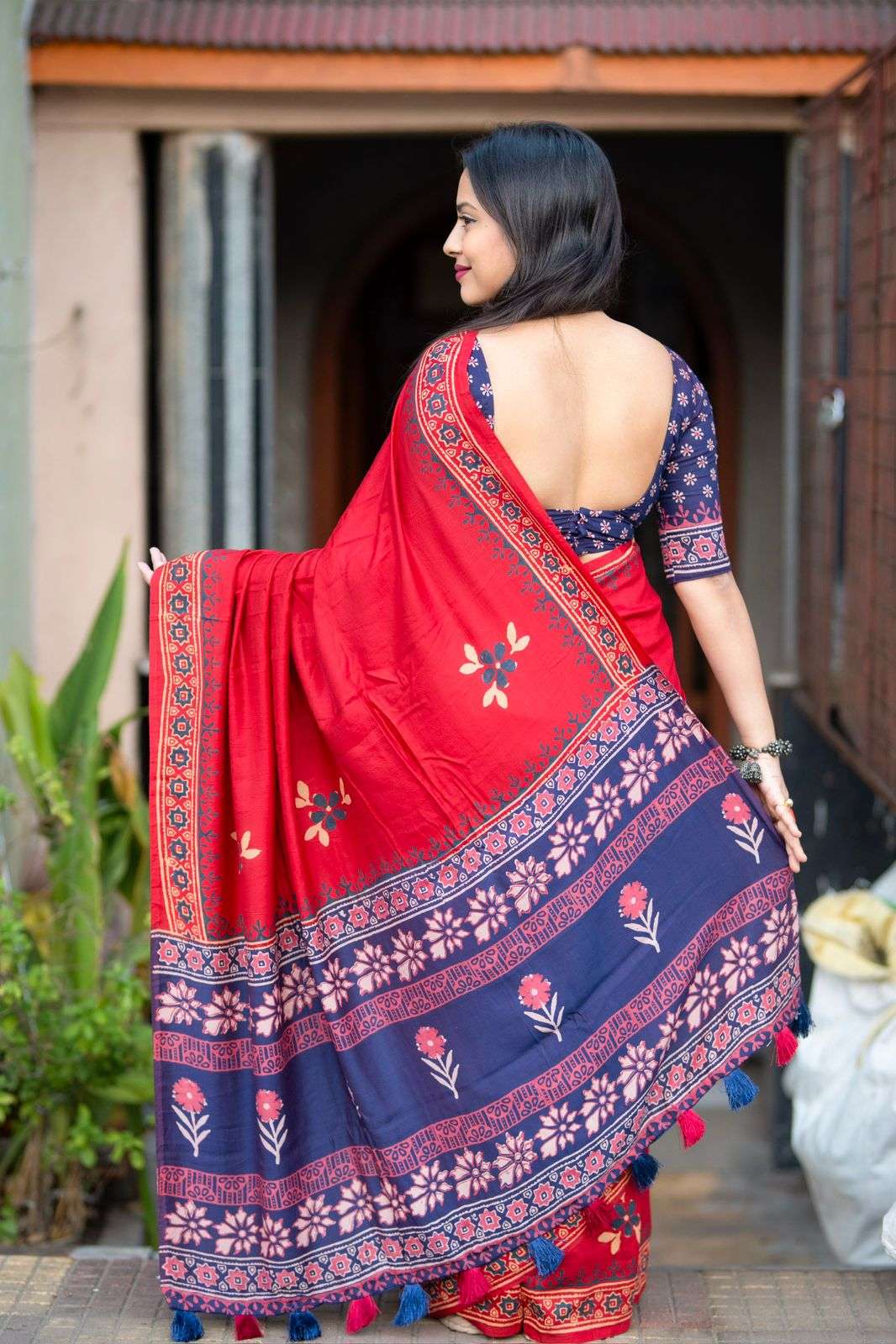 KC 825 Magic Mul Mul Ajrakh Printed Saree