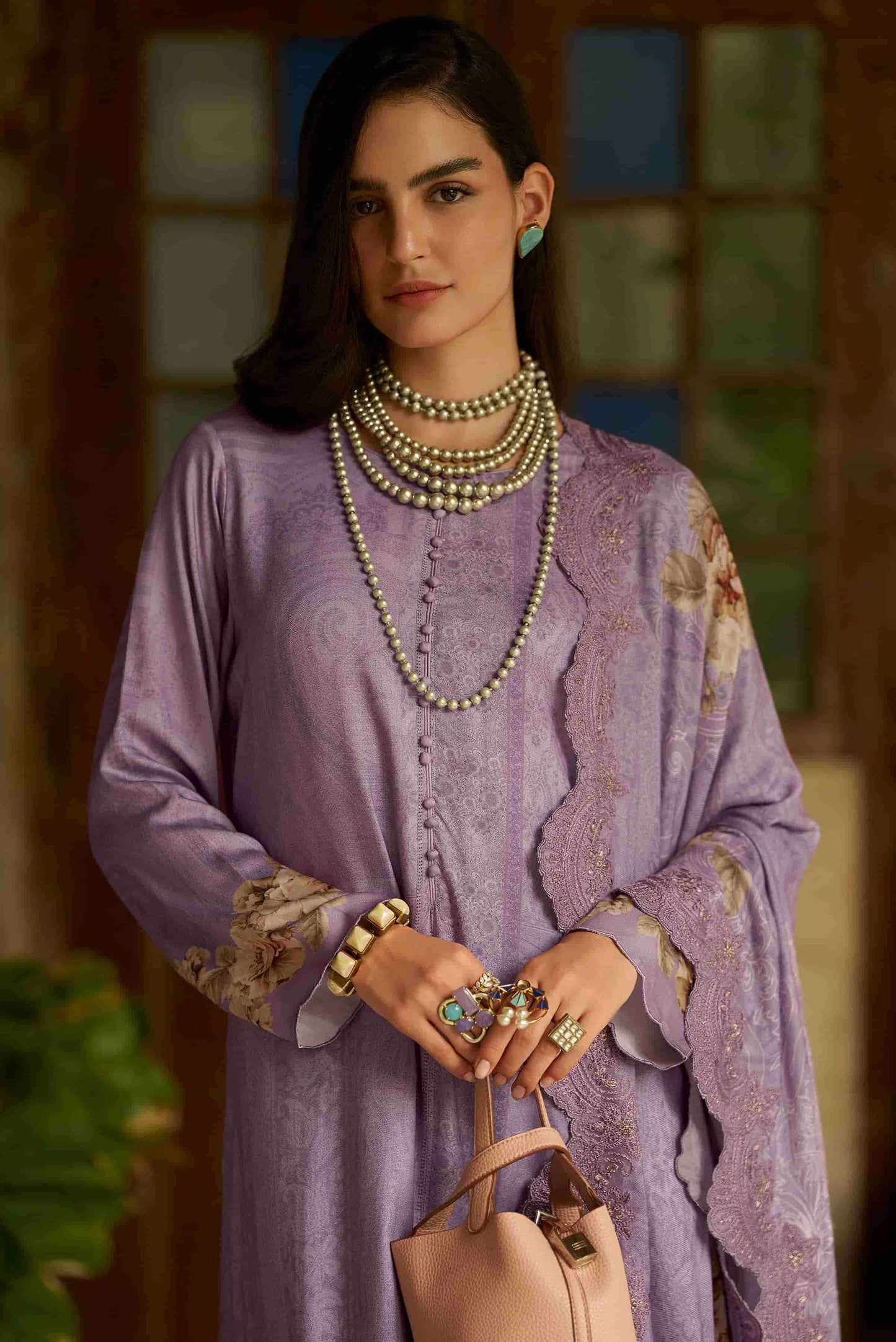Varsha Siyah Gulzar