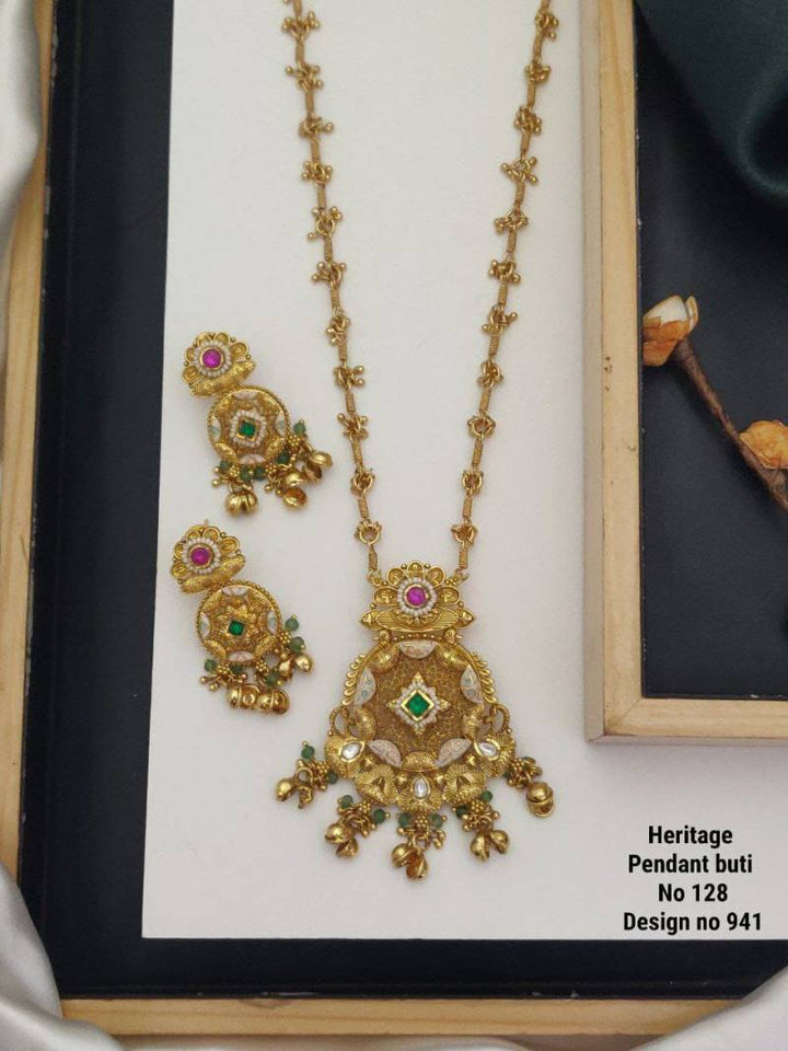 Heritage Pendant Buti 1