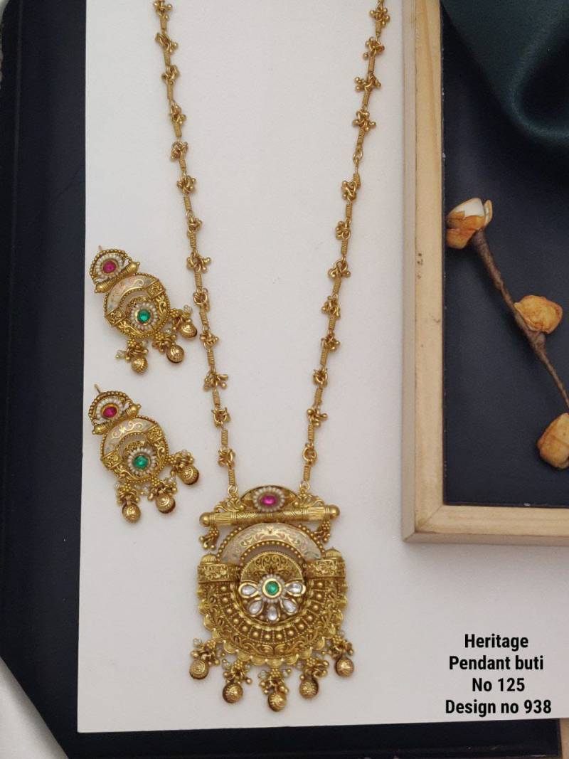 Heritage Pendant Buti 1