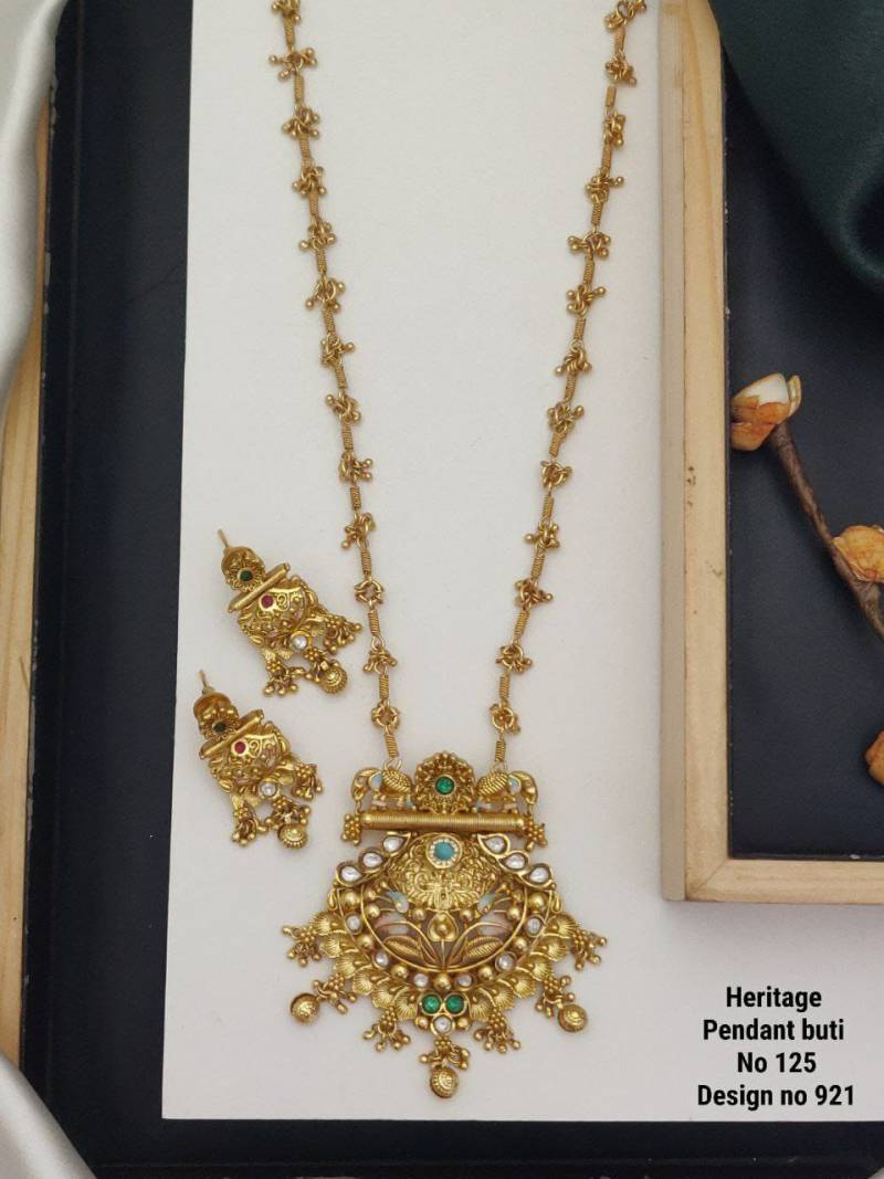 Heritage Pendant Buti 1
