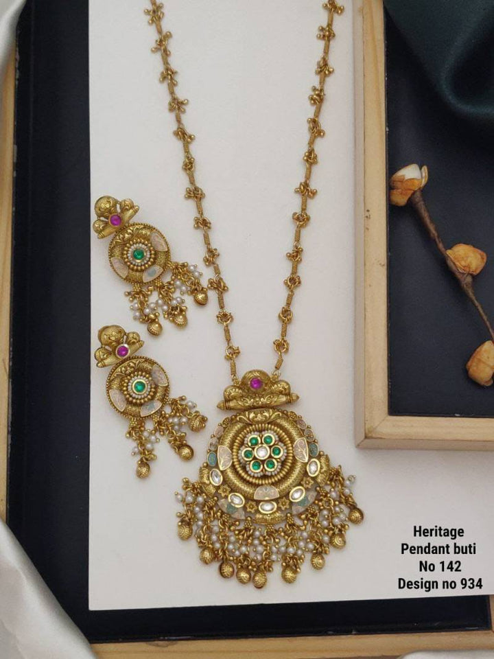 Heritage Pendant Buti 2