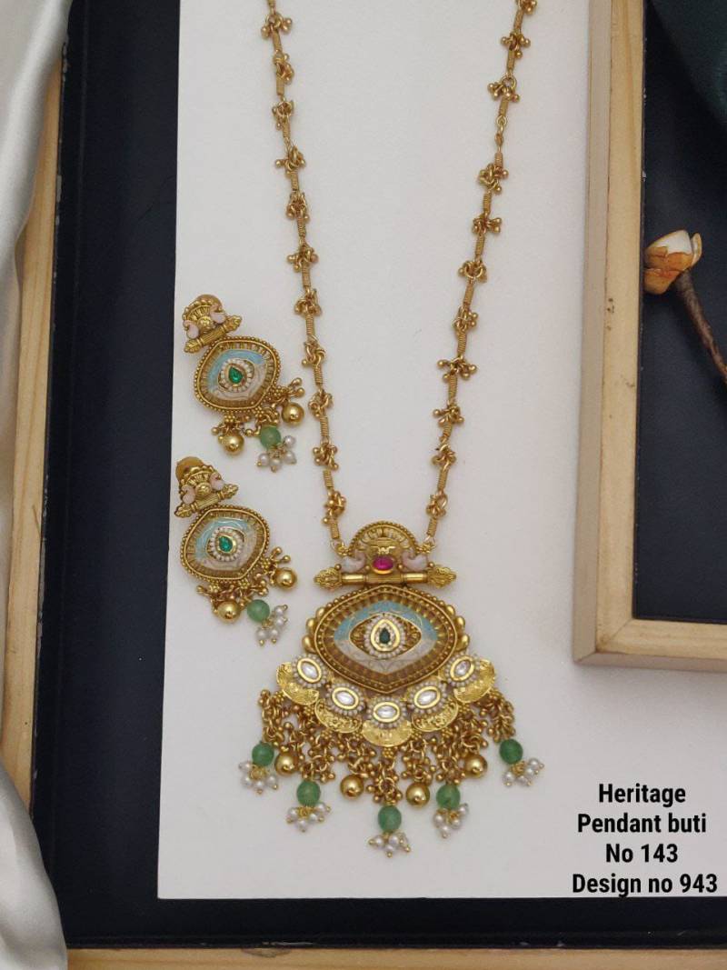 Heritage Pendant Buti 2