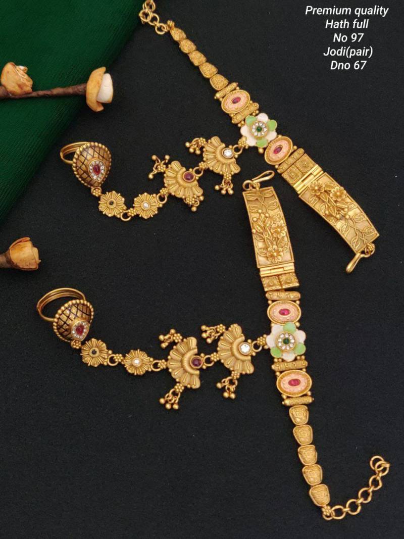 Brass High Gold Hath Panja Set 17