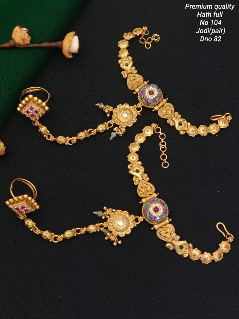 Brass High Gold Hath Panja Set 18
