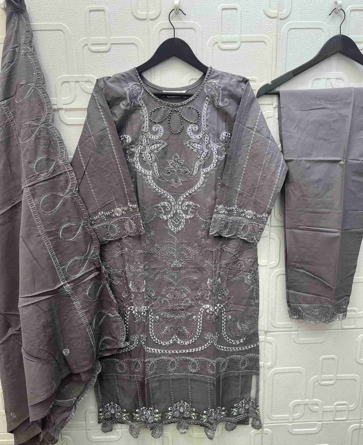 ELAN LAWN STUDIO E - 25 Pakistani Suit Set - Amrah Wholesale