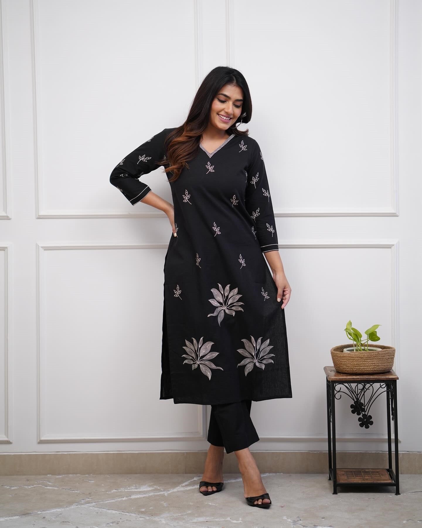 Amrah Wholesale Dhruvi 451 Cotton Kurti Pant Set