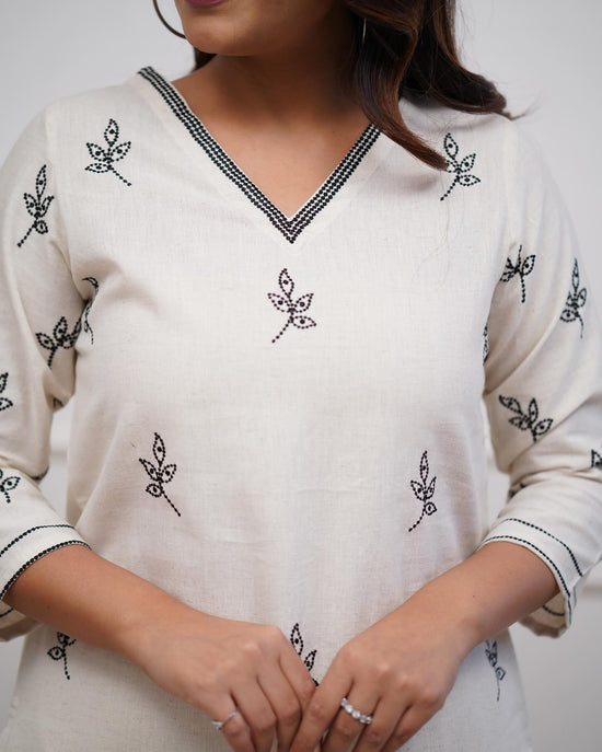 Amrah Wholesale Dhruvi 452 Cotton Kurti Pant Set