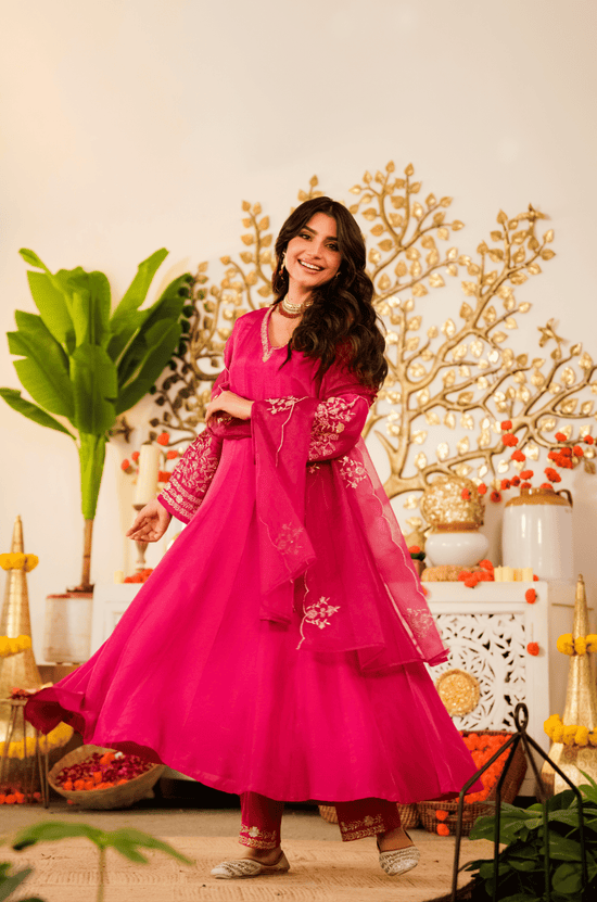 Amrah Mv 650 Viscose Chanderi Embroidered Kurti Pant Dupatta Set - Amrah Wholesale