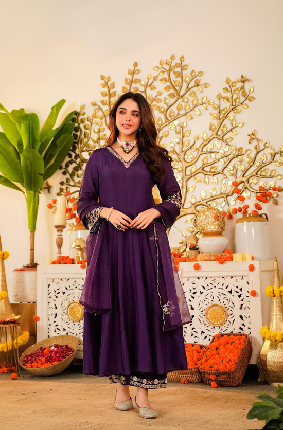 Amrah Mv 650 Viscose Chanderi Embroidered Kurti Pant Dupatta Set