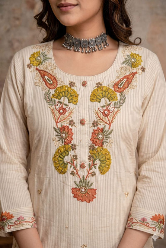 Amrah Naisha K 1467 Cotton Silk Thread Embroidered Kurti Pant Dupatta Set