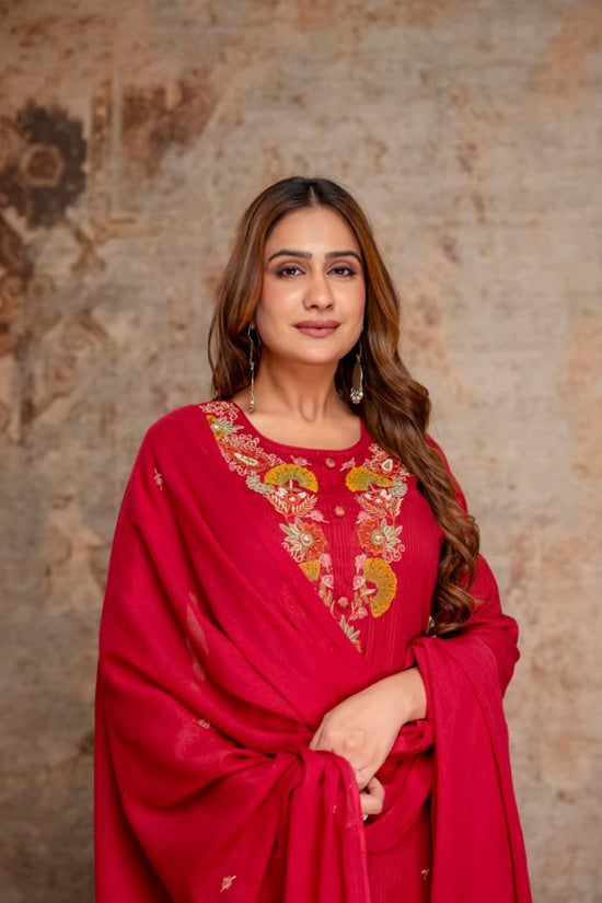 Amrah Naisha K 1467 Cotton Silk Thread Embroidered Kurti Pant Dupatta Set