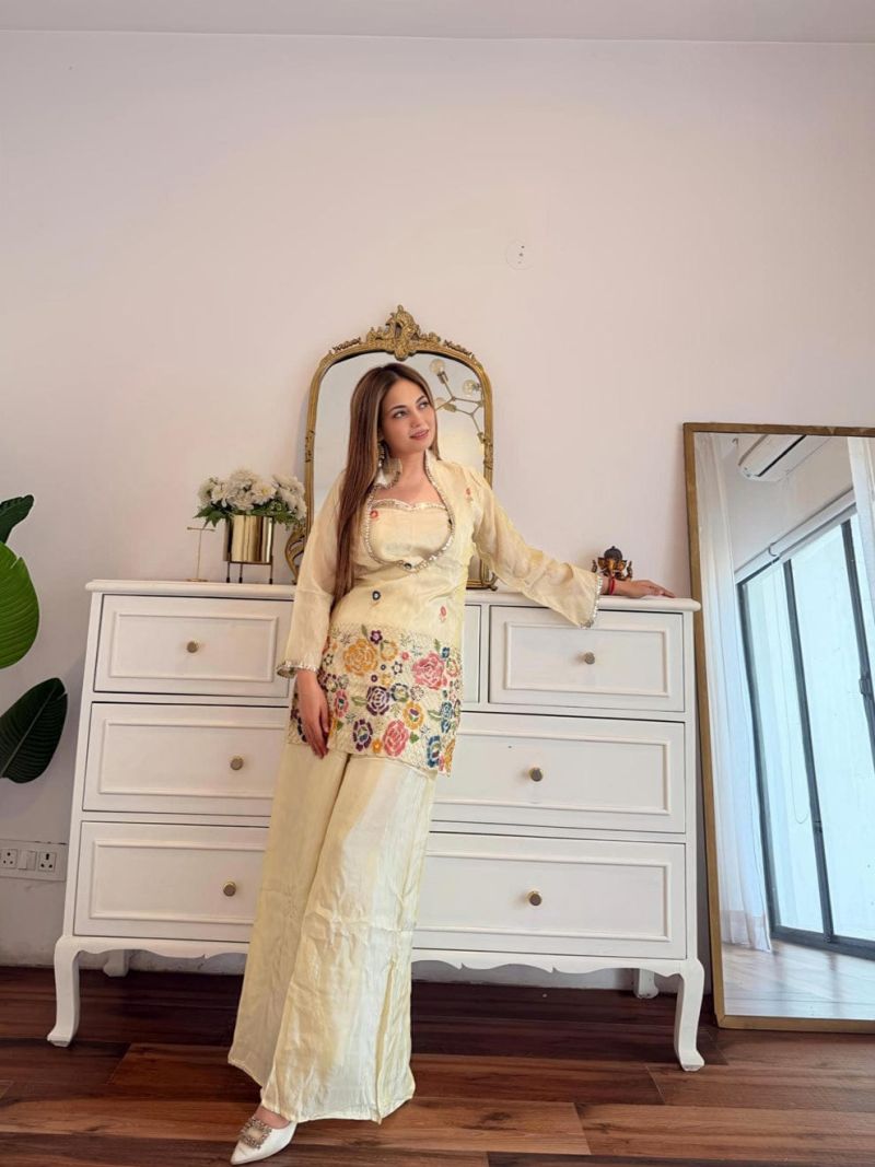 Amrah Rd 1126 Cosmos Handwork Kurti Pant Set