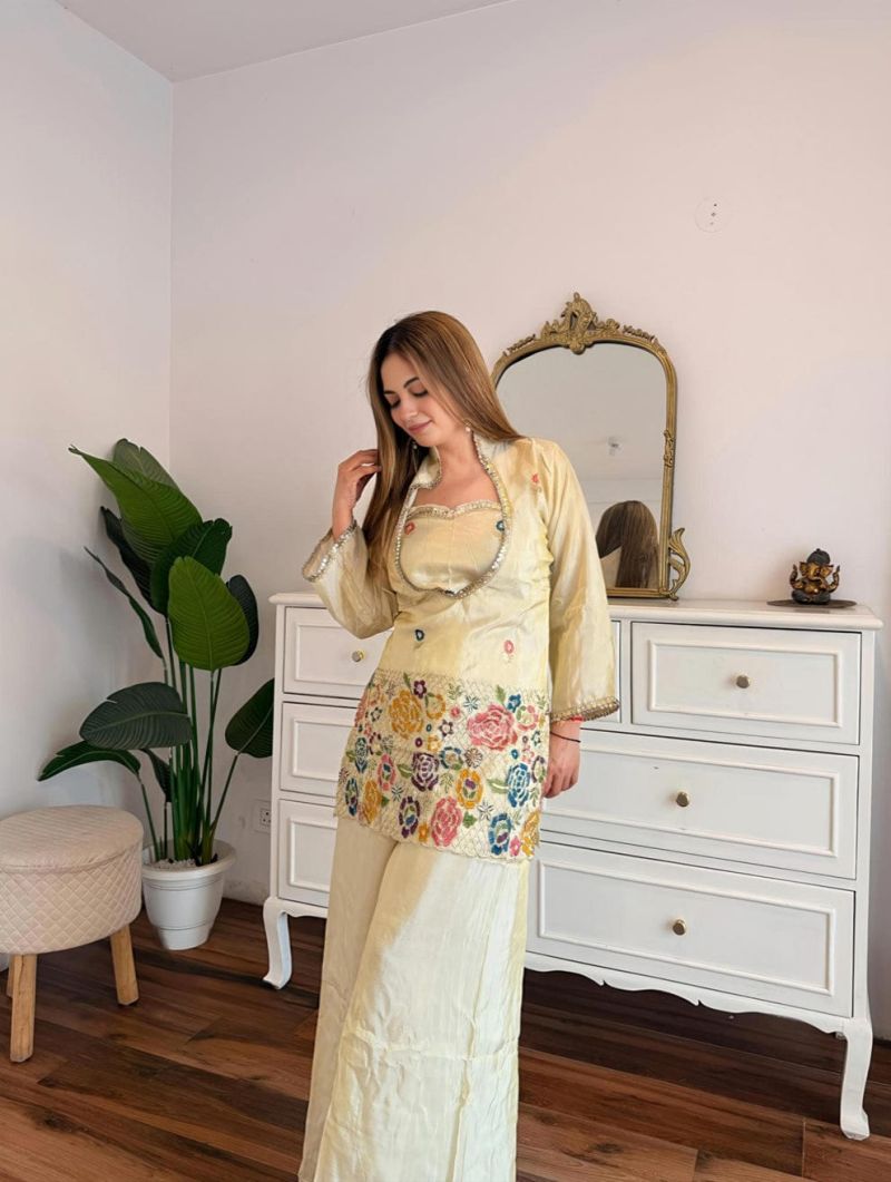 Amrah Rd 1126 Cosmos Handwork Kurti Pant Set