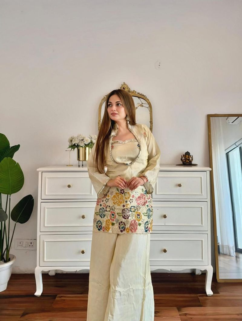 Amrah Rd 1126 Cosmos Handwork Kurti Pant Set