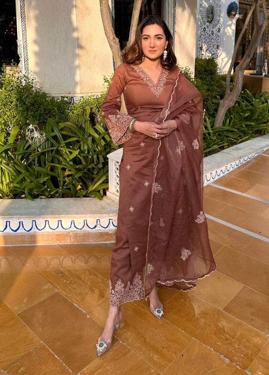 Amrah Wholesale Dhruvi 464 Viscose Kurti Pant Dupatta Set