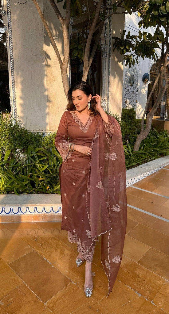 Amrah Wholesale Dhruvi 464 Viscose Kurti Pant Dupatta Set