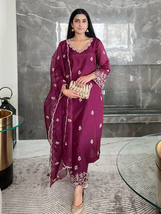 Amrah Wholesale Dhruvi 465 Chanderi Kurti Pant Dupatta Set