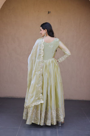 Amrah Wholesale Ka 1260 Fendi Silk Embroidered Gown