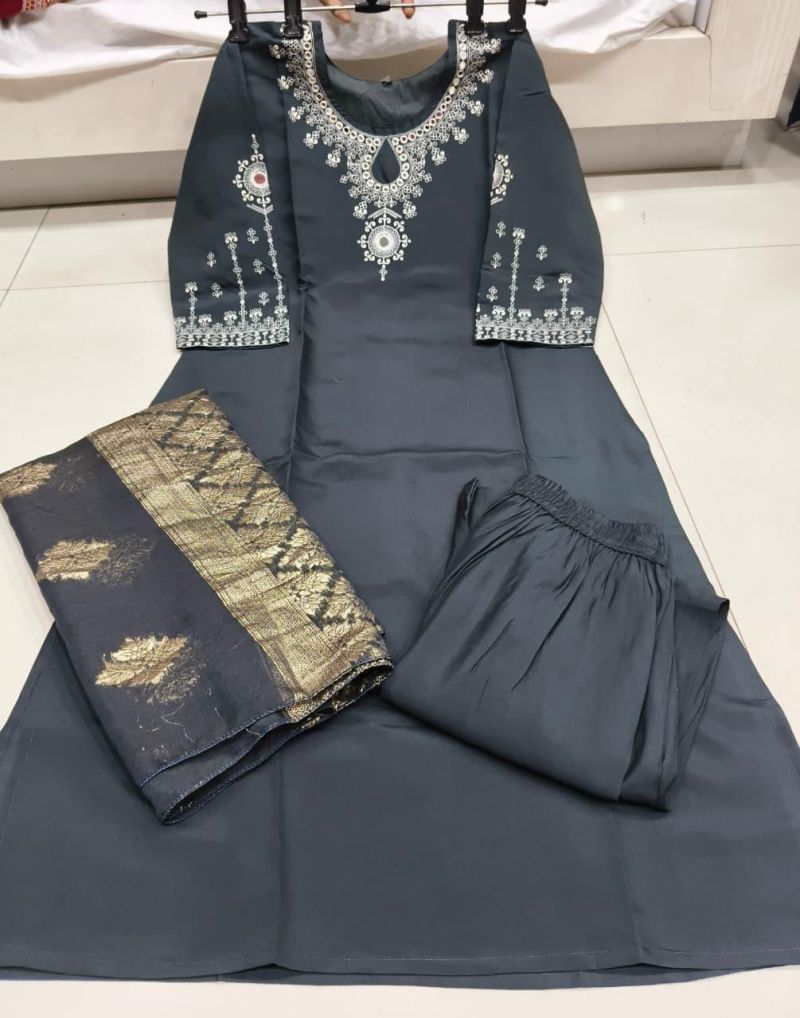 Amrah Wholesale Md 1129 Roman Handworked Kurti Set
