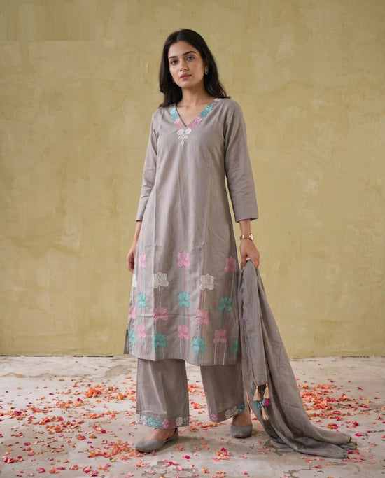 Amrah Wholesale Naisha K 1135 Mul Cotton Embroidered Kurti Pant Dupatta Set