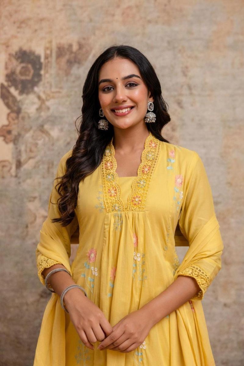 Amrah Wholesale Naisha K 1191 Mul Cotton Kurti Pant Dupatta Set