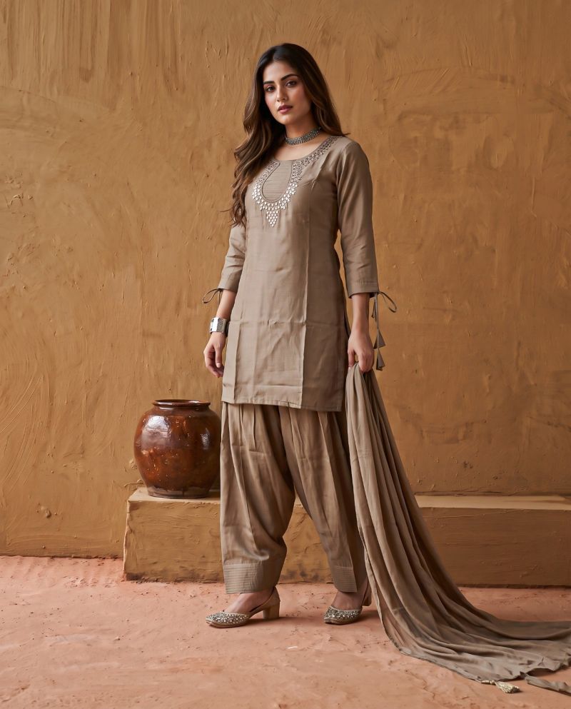 Amrah Wholesale Naisha K 1450 Roman Manual Work Farshi Salwar Suit