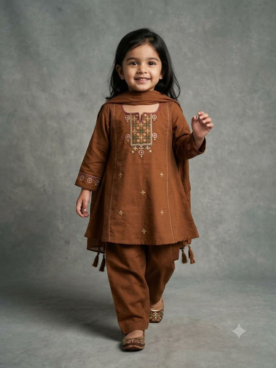 Amrah Wholesale Naisha Kids 18 Cambric Cotton Embroidered Kurti Set