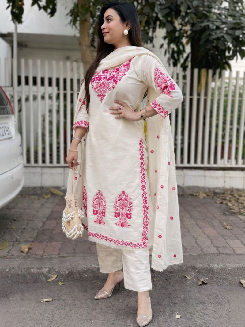 Amrah Wholesale Navya Kurti 281 Cotton Embroidered Kurti Pant Dupatta Set