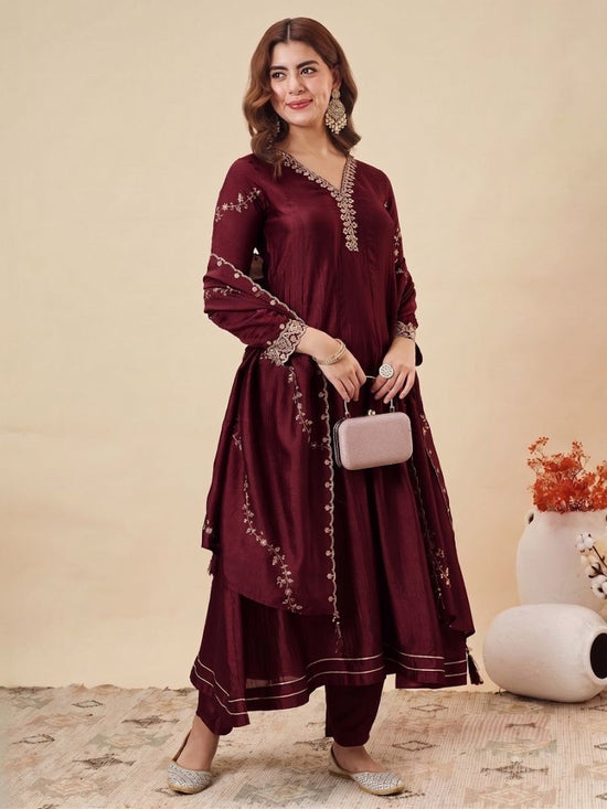 Amrah Wholesale Navya Kurti 320 Vichitra Silk Suit Set