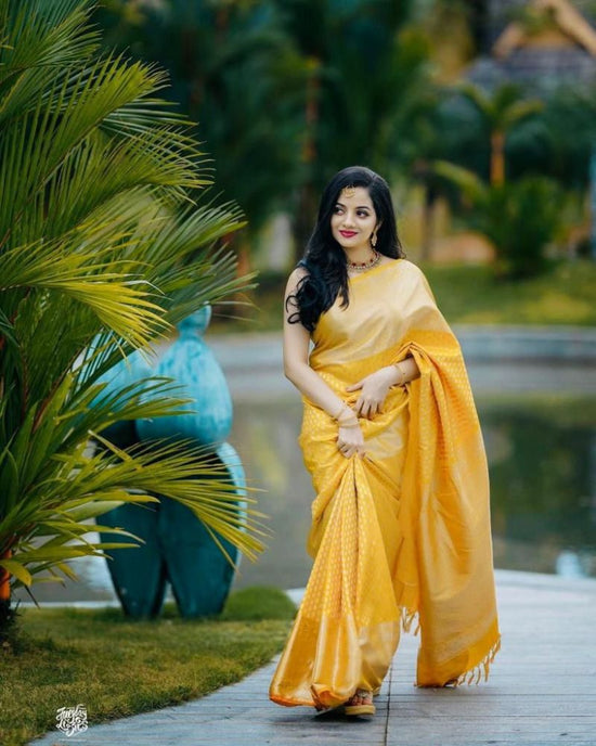 Amrah Wholesale Soft Silk 3048 Lichi Silk Jacquard Work Saree