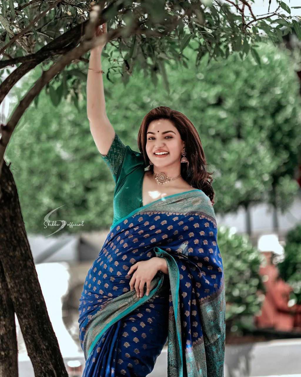 Amrah Wholesale Soft Silk 5012 Lichi Silk Jacquard Saree