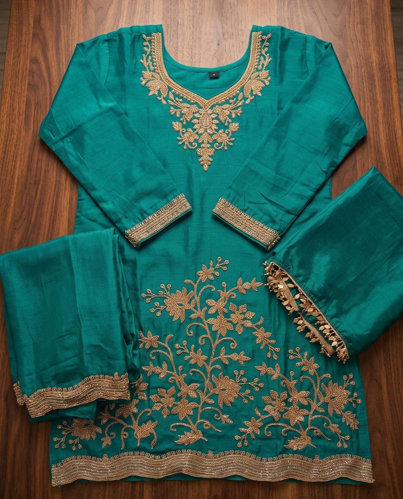 AURRAA HOOR Chinon Heavy Embroidery Stitched Suit Set