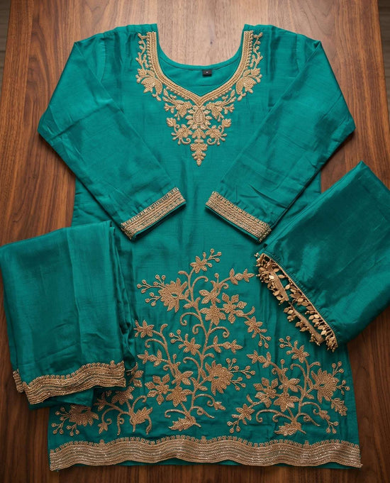 AURRAA HOOR Chinon Heavy Embroidery Stitched Suit Set