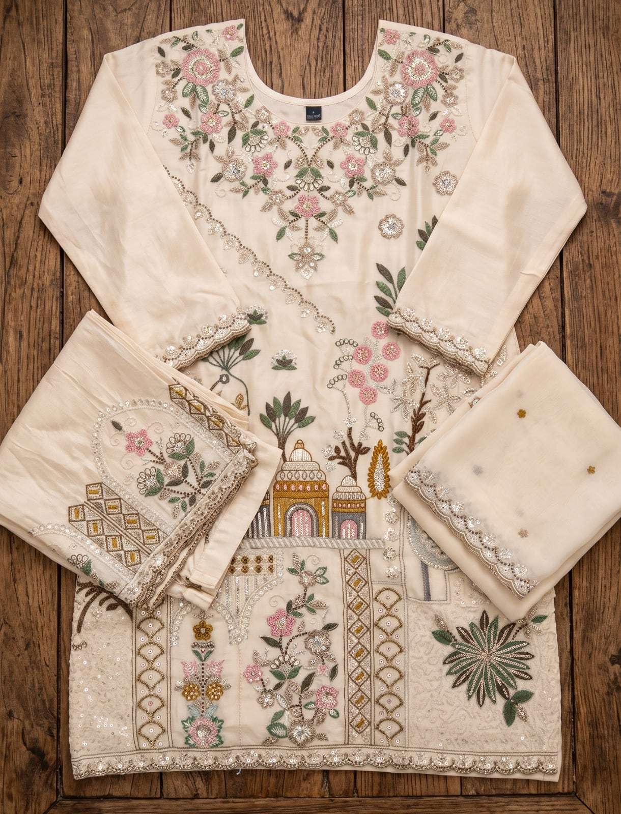 AURRAA SHEELA Silk Embroidery Pakistani Suit Set