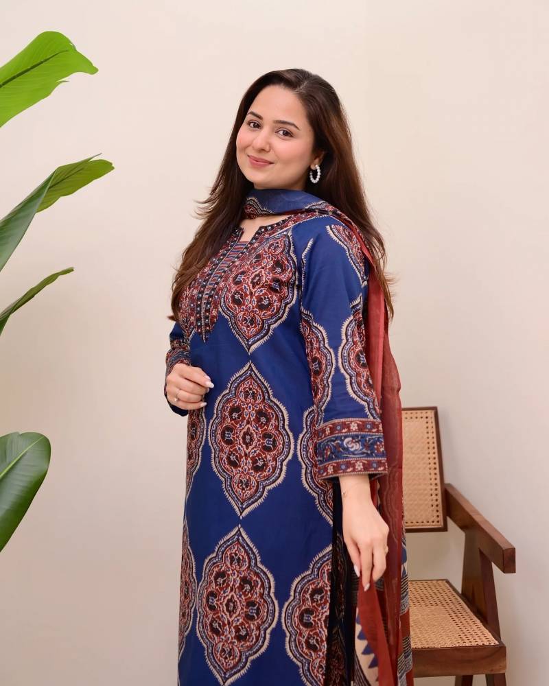 Dhruvi 371