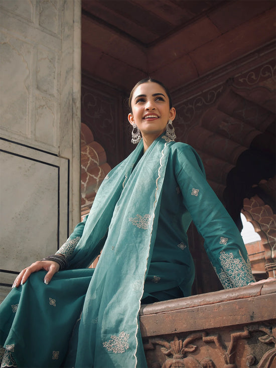 Dhruvi 462 Viscose Embroidered Kurti Pant Dupatta Set
