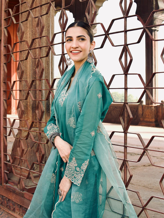 Dhruvi 462 Viscose Embroidered Kurti Pant Dupatta Set