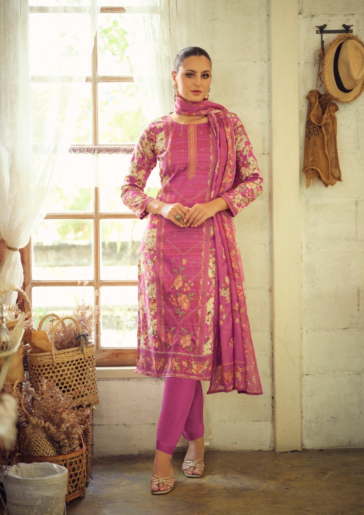 Hermitage Takth - Amrah Wholesale
