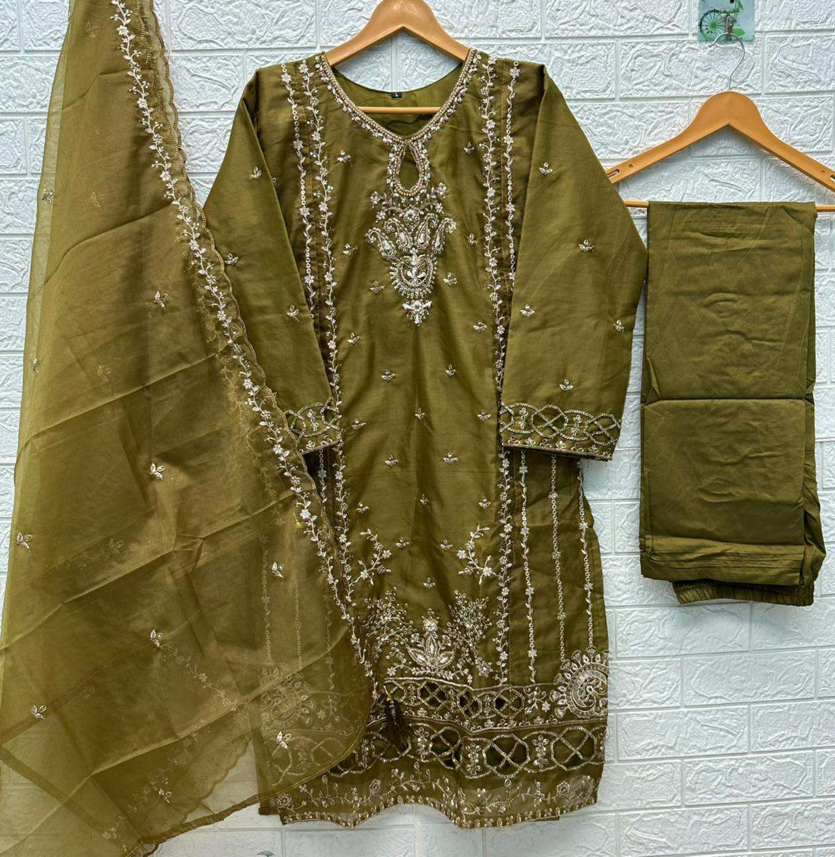 HESSA 3017 Organza Pakistani Suit Set - Amrah Wholesale