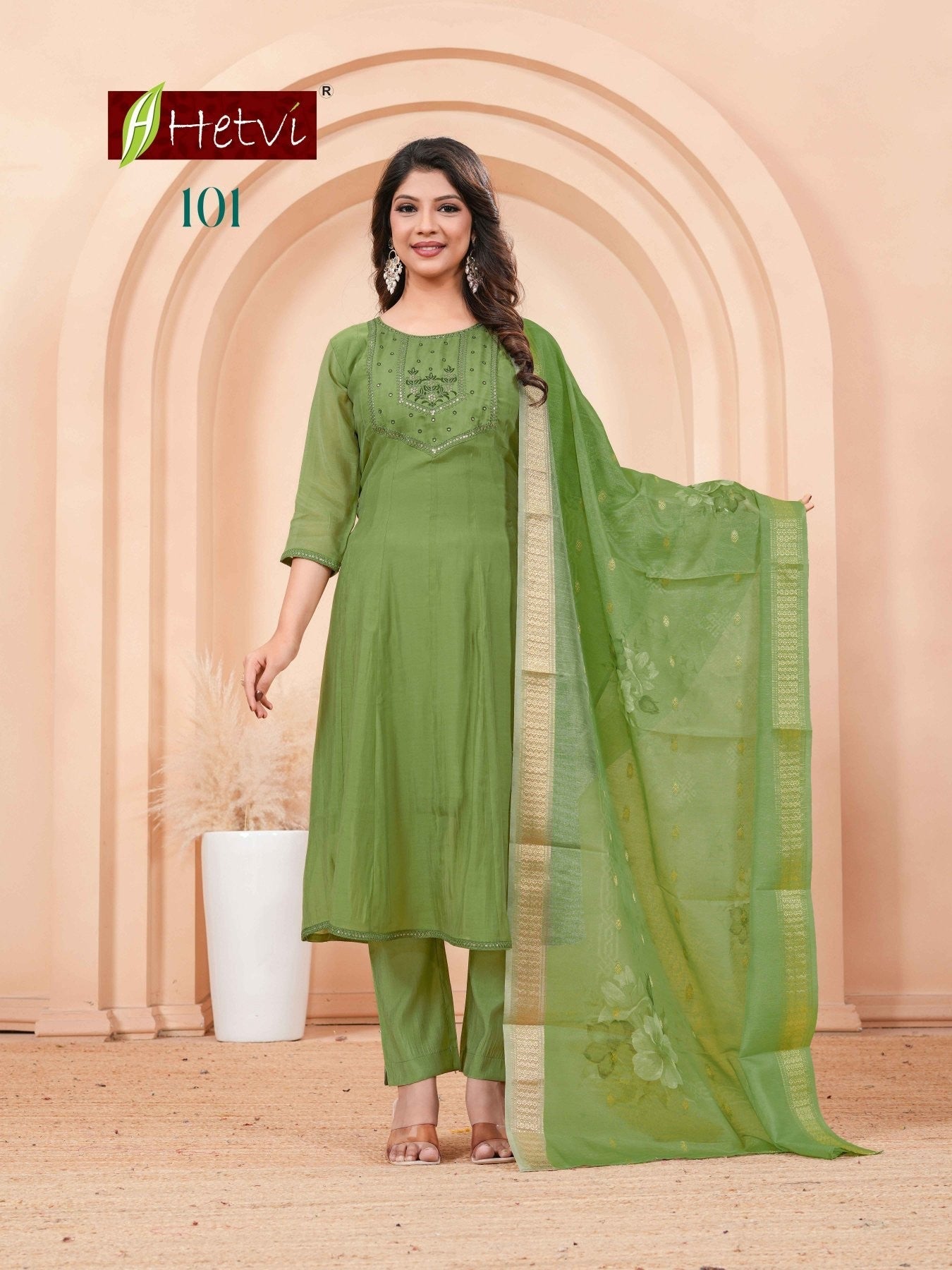 Hetvi Raylee Mal Chanderi Embroidered Kurti Pant Dupatta Set - Amrah Wholesale