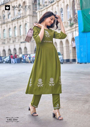 Kadlee Fashion Queen Rayon Printed Kurti Pant Set