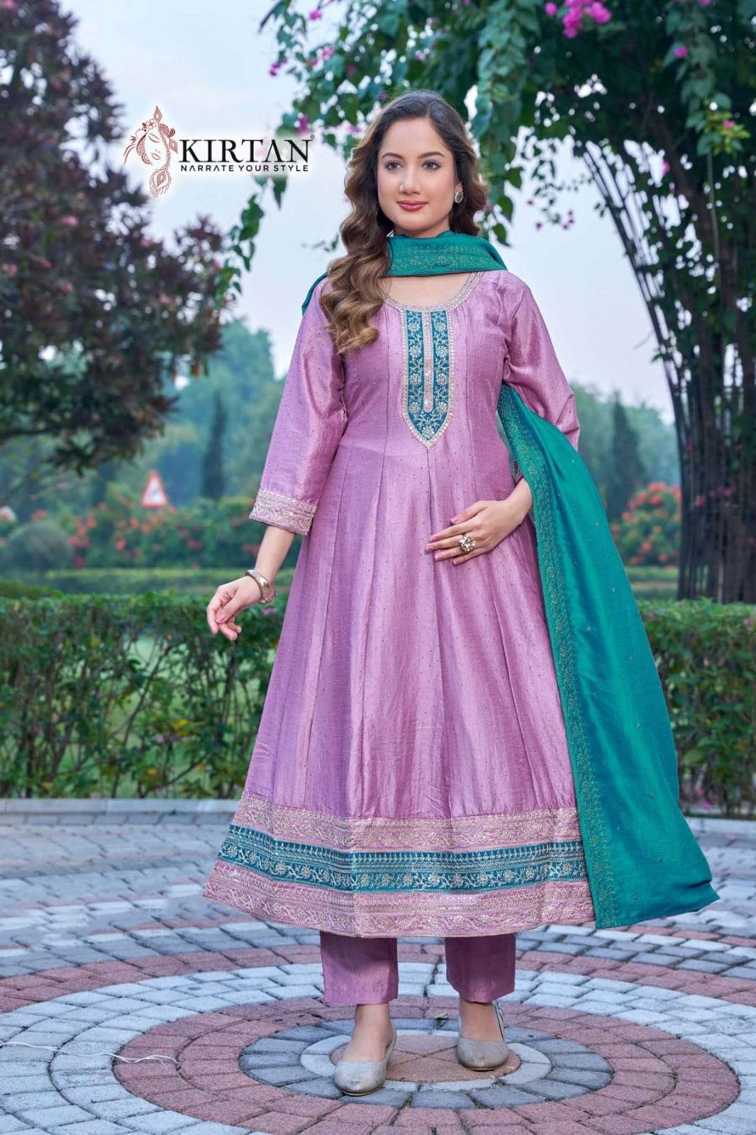Kirtan Queen - Amrah Wholesale