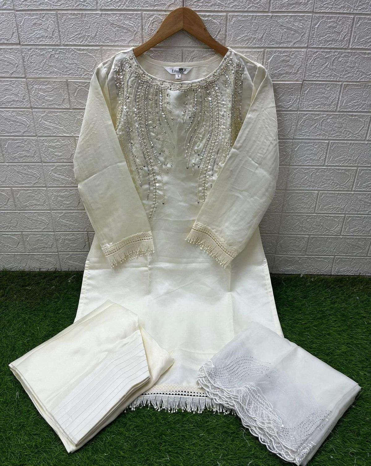 Laxuria Trendz 1605