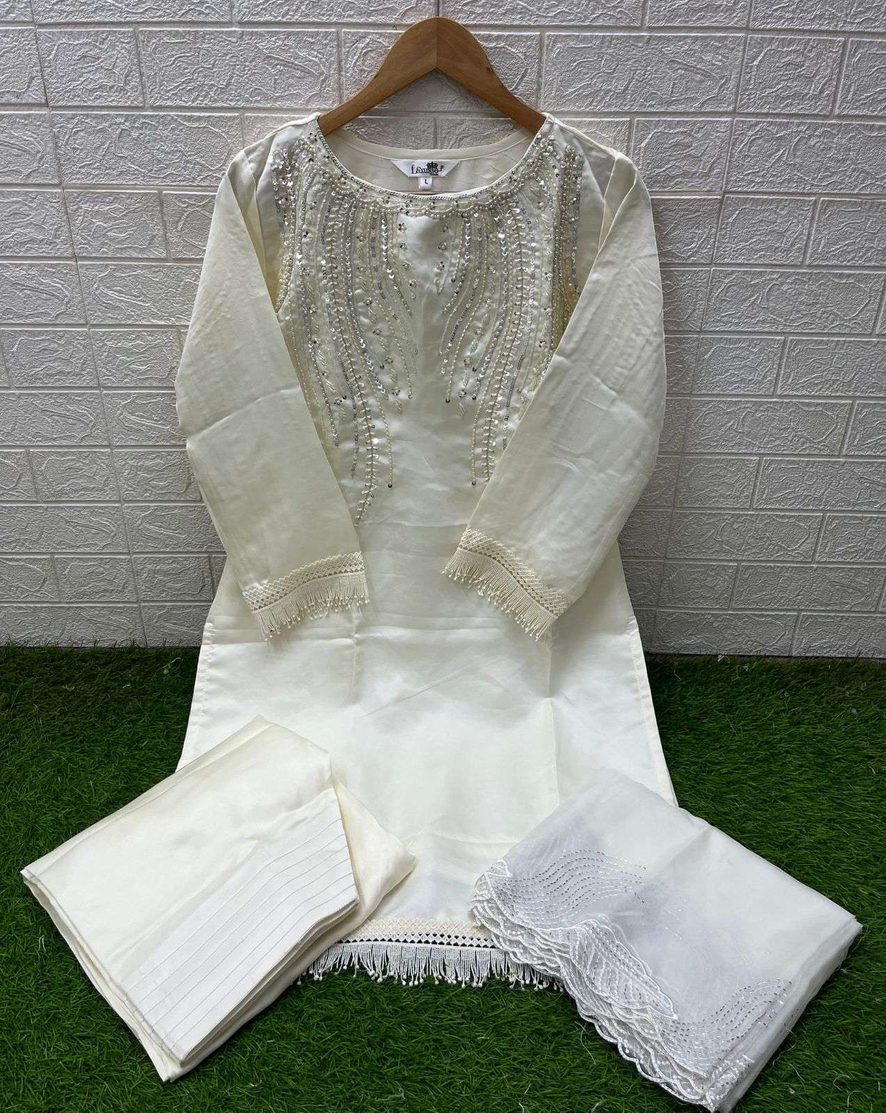 Laxuria Trendz 1605