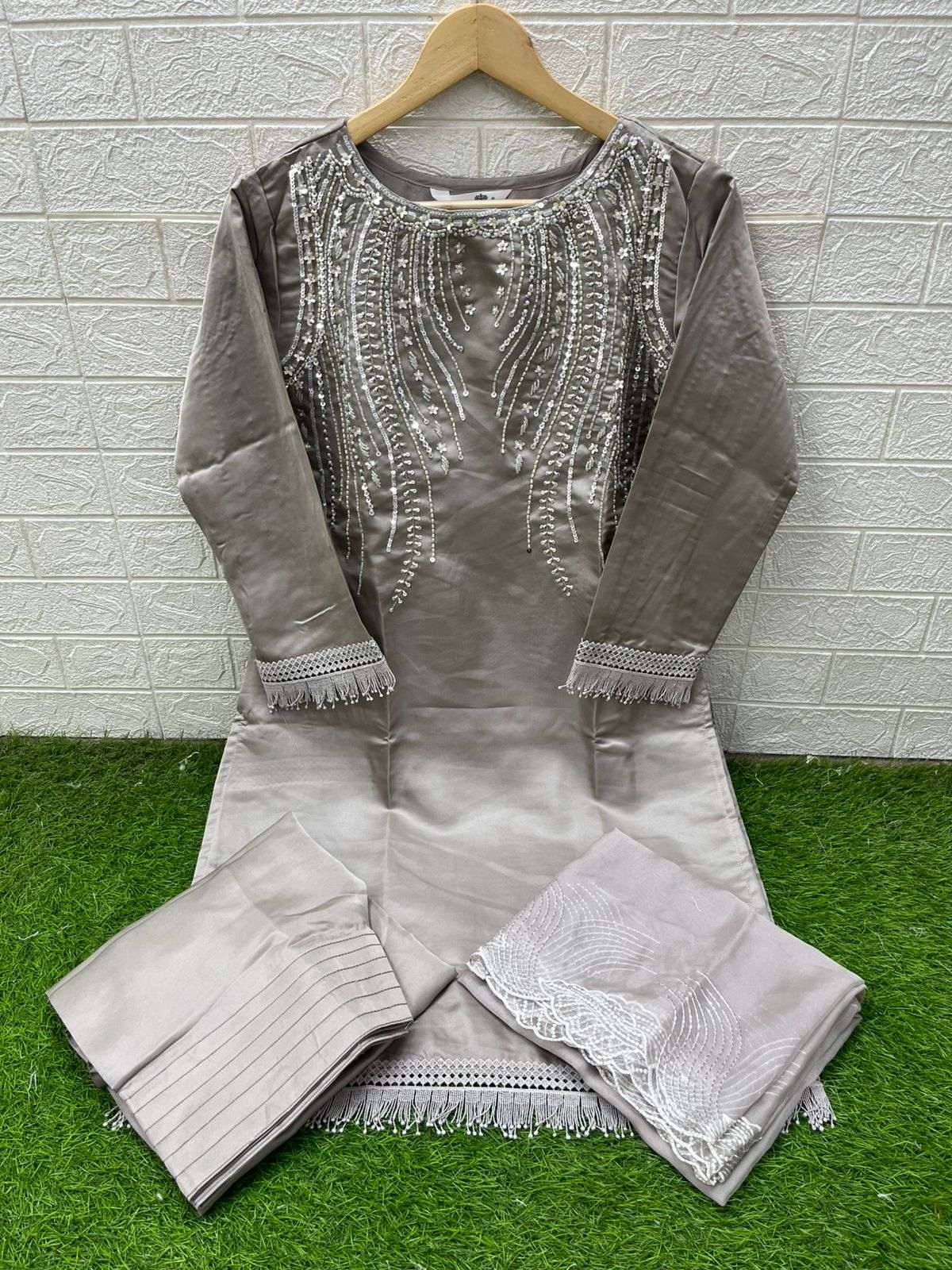 Laxuria Trendz 1605