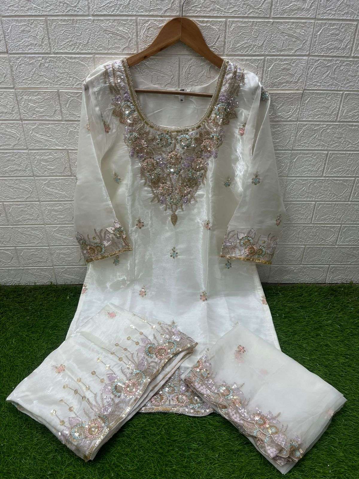 Laxuria Trendz 1611